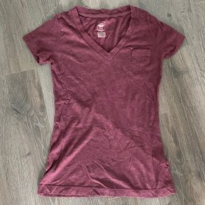 Maroon short sleeved tee
